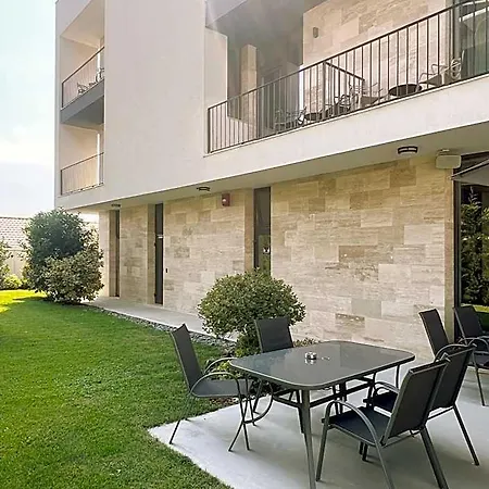 Vila Ducu Mamaia Nord - Teens And Adults Only 14 And Over Mamaia